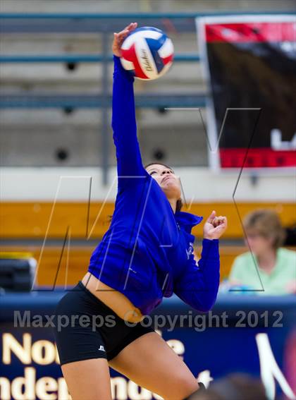 Thumbnail 1 in Stevens vs. Warren photogallery.