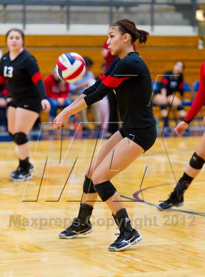 Thumbnail 1 in Stevens vs. Warren photogallery.