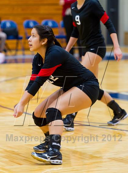 Thumbnail 3 in Stevens vs. Warren photogallery.