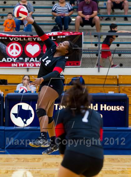 Thumbnail 2 in Stevens vs. Warren photogallery.