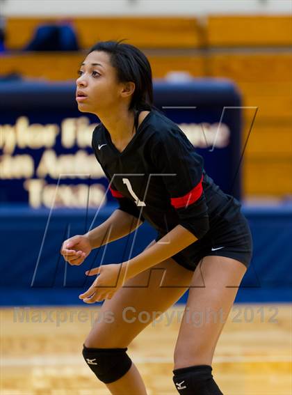 Thumbnail 2 in Stevens vs. Warren photogallery.