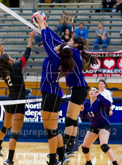 Thumbnail 2 in Stevens vs. Warren photogallery.