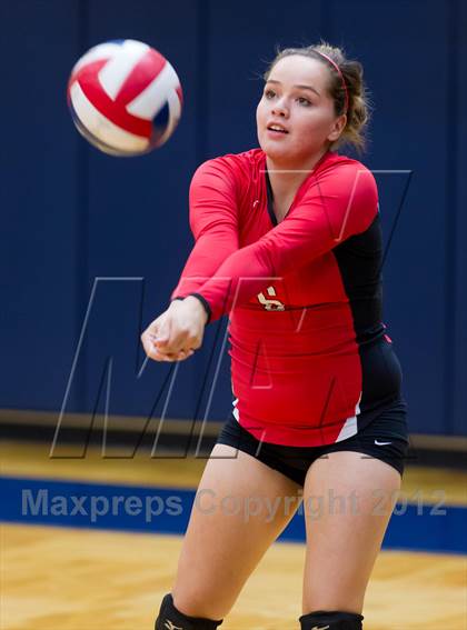 Thumbnail 3 in Stevens vs. Warren photogallery.