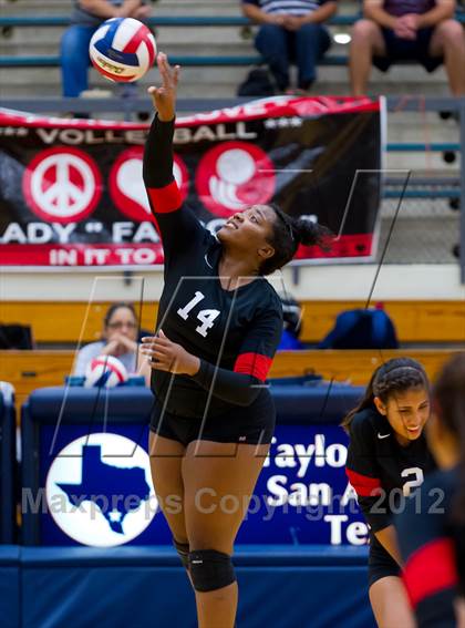 Thumbnail 1 in Stevens vs. Warren photogallery.
