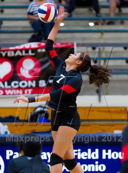 Thumbnail 2 in Stevens vs. Warren photogallery.
