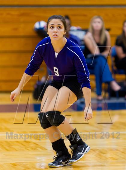 Thumbnail 2 in Stevens vs. Warren photogallery.