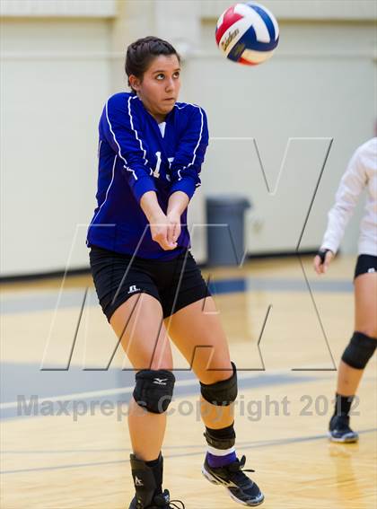 Thumbnail 3 in Stevens vs. Warren photogallery.