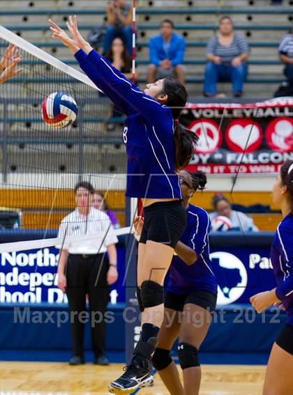 Thumbnail 3 in Stevens vs. Warren photogallery.