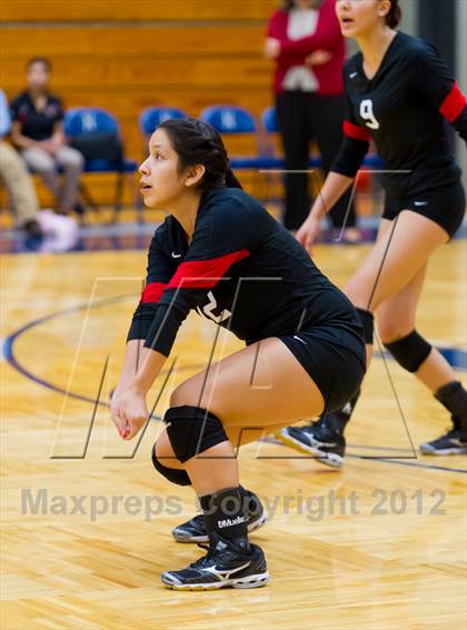 Thumbnail 1 in Stevens vs. Warren photogallery.