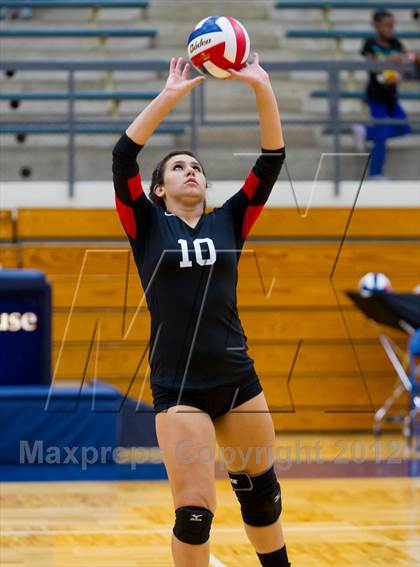 Thumbnail 2 in Stevens vs. Warren photogallery.