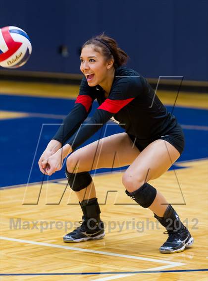 Thumbnail 1 in Stevens vs. Warren photogallery.