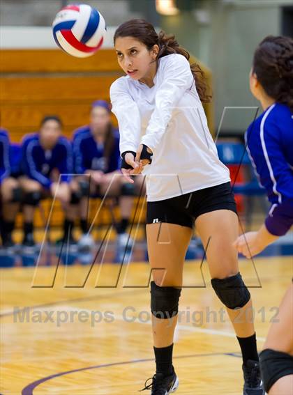 Thumbnail 1 in Stevens vs. Warren photogallery.