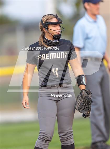 Thumbnail 2 in Fremont vs. Lincoln East photogallery.