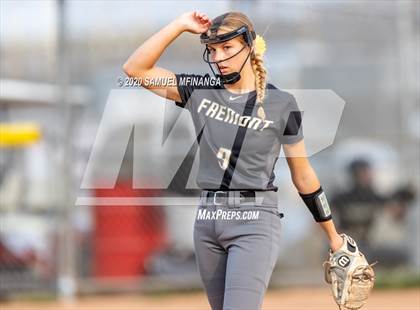 Thumbnail 1 in Fremont vs. Lincoln East photogallery.