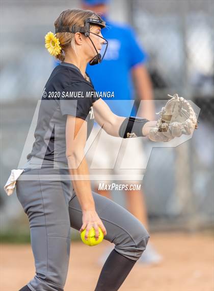 Thumbnail 2 in Fremont vs. Lincoln East photogallery.