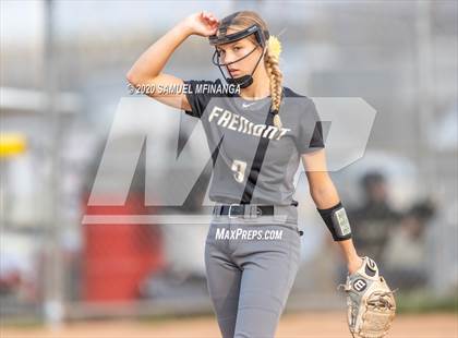 Thumbnail 3 in Fremont vs. Lincoln East photogallery.