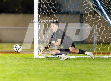 Thumbnail 3 in Newark Memorial vs. Santa Rosa photogallery.