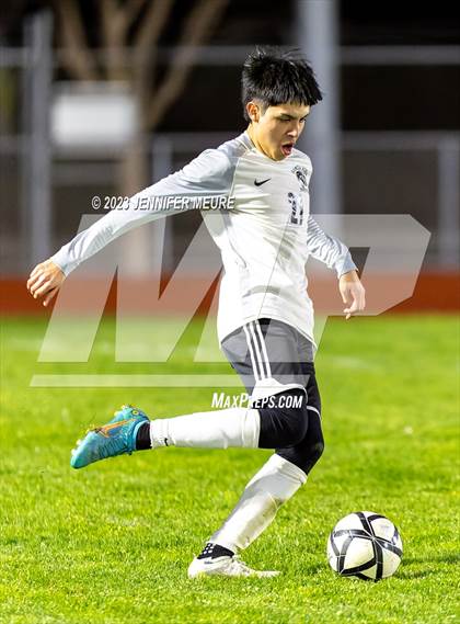 Thumbnail 2 in Newark Memorial vs. Santa Rosa photogallery.