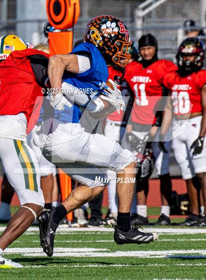 Thumbnail 2 in Sacramento Optimist All-Star Football North vs South photogallery.