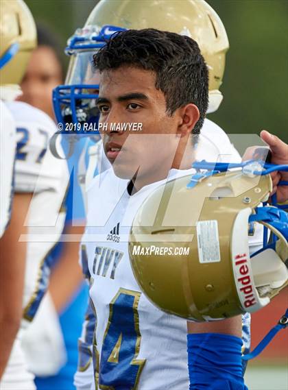 Thumbnail 2 in Kerrville-Tivy @ Boerne-Champion photogallery.