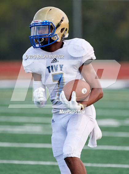 Thumbnail 3 in Kerrville-Tivy @ Boerne-Champion photogallery.
