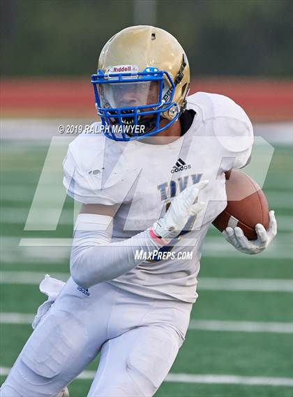 Thumbnail 2 in Kerrville-Tivy @ Boerne-Champion photogallery.