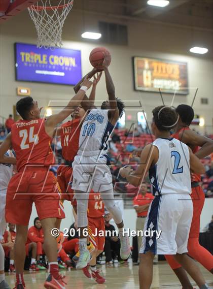 Thumbnail 2 in Centennial vs. Taft (Big City Showdown) photogallery.