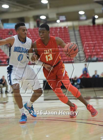 Thumbnail 3 in Centennial vs. Taft (Big City Showdown) photogallery.