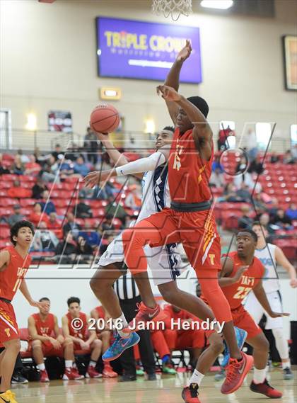 Thumbnail 2 in Centennial vs. Taft (Big City Showdown) photogallery.