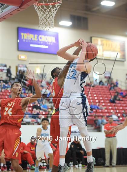 Thumbnail 3 in Centennial vs. Taft (Big City Showdown) photogallery.