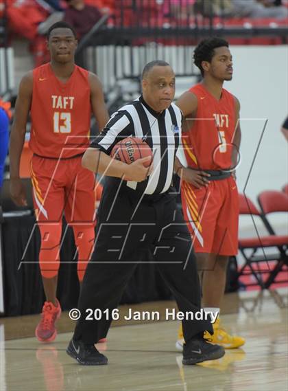 Thumbnail 2 in Centennial vs. Taft (Big City Showdown) photogallery.