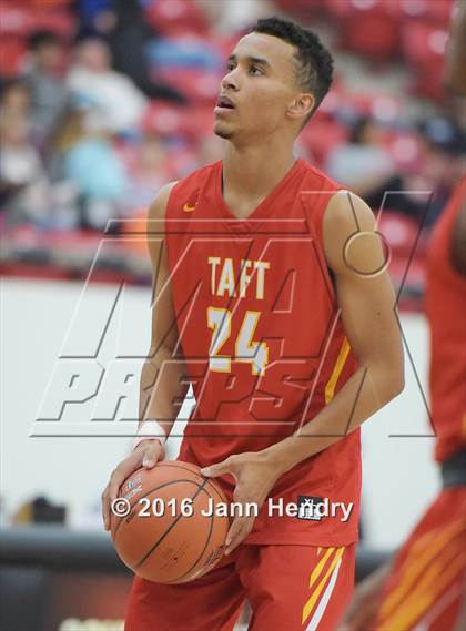 Thumbnail 3 in Centennial vs. Taft (Big City Showdown) photogallery.