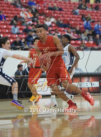 Thumbnail 3 in Centennial vs. Taft (Big City Showdown) photogallery.