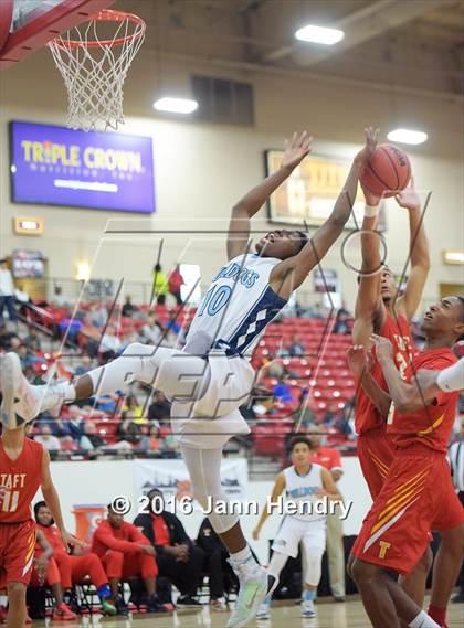 Thumbnail 2 in Centennial vs. Taft (Big City Showdown) photogallery.