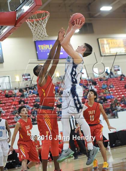 Thumbnail 3 in Centennial vs. Taft (Big City Showdown) photogallery.