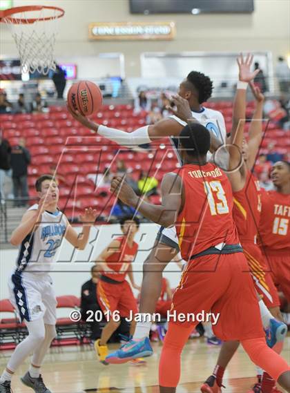 Thumbnail 2 in Centennial vs. Taft (Big City Showdown) photogallery.