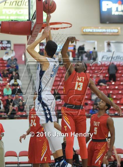 Thumbnail 2 in Centennial vs. Taft (Big City Showdown) photogallery.