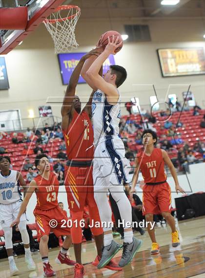Thumbnail 2 in Centennial vs. Taft (Big City Showdown) photogallery.