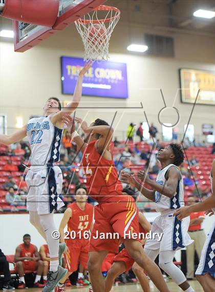 Thumbnail 1 in Centennial vs. Taft (Big City Showdown) photogallery.