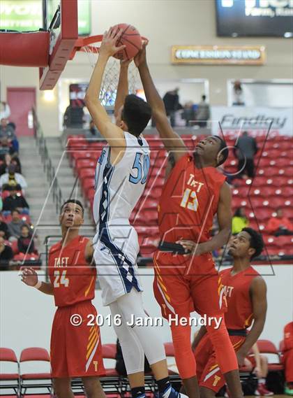Thumbnail 1 in Centennial vs. Taft (Big City Showdown) photogallery.