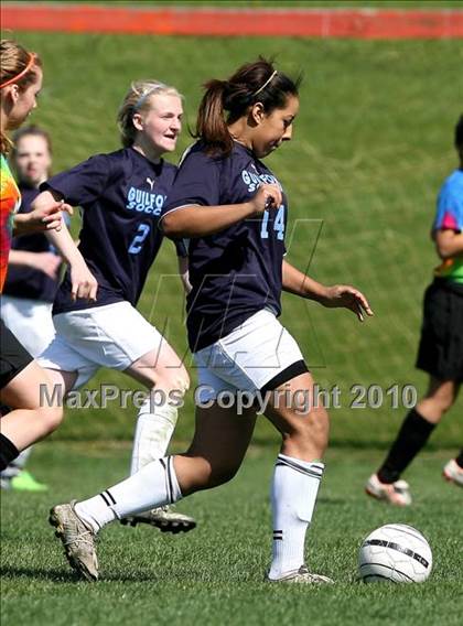 Thumbnail 3 in Guilford vs Harlem photogallery.