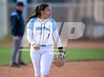 Thumbnail 2 in Los Alamitos vs. Villa Park photogallery.