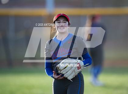 Thumbnail 3 in Los Alamitos vs. Villa Park photogallery.