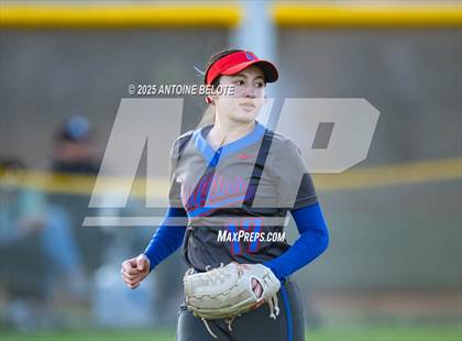 Thumbnail 2 in Los Alamitos vs. Villa Park photogallery.