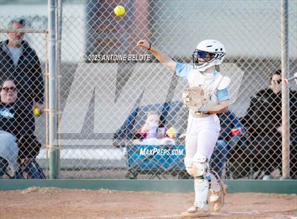 Thumbnail 3 in Los Alamitos vs. Villa Park photogallery.