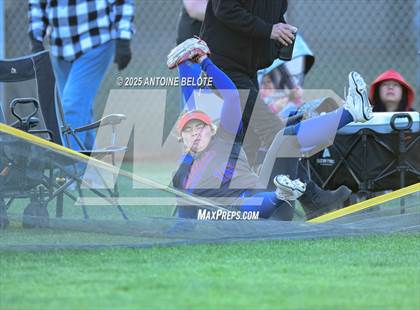 Thumbnail 2 in Los Alamitos vs. Villa Park photogallery.