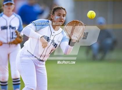 Thumbnail 2 in Los Alamitos vs. Villa Park photogallery.