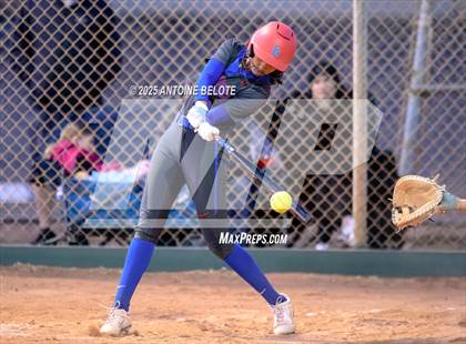Thumbnail 3 in Los Alamitos vs. Villa Park photogallery.