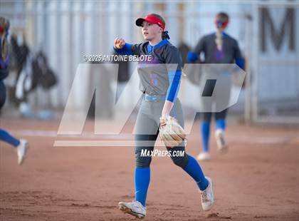 Thumbnail 3 in Los Alamitos vs. Villa Park photogallery.