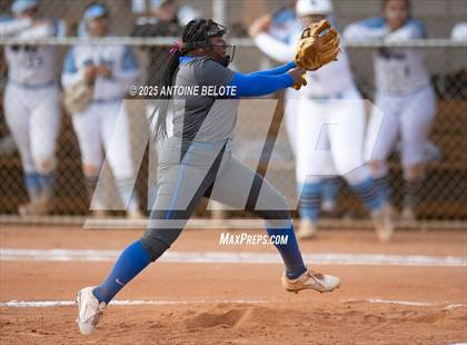 Thumbnail 2 in Los Alamitos vs. Villa Park photogallery.
